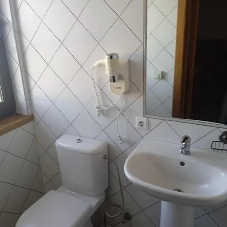 Sveciu Namai Alejos Azuolas *